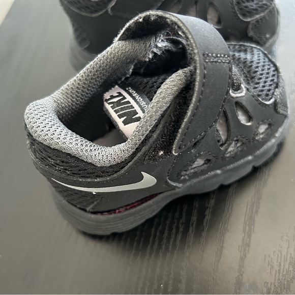 Nike Kids Fusion Run 2 Child Size 2C Black and Grey - Picture 4 of 6